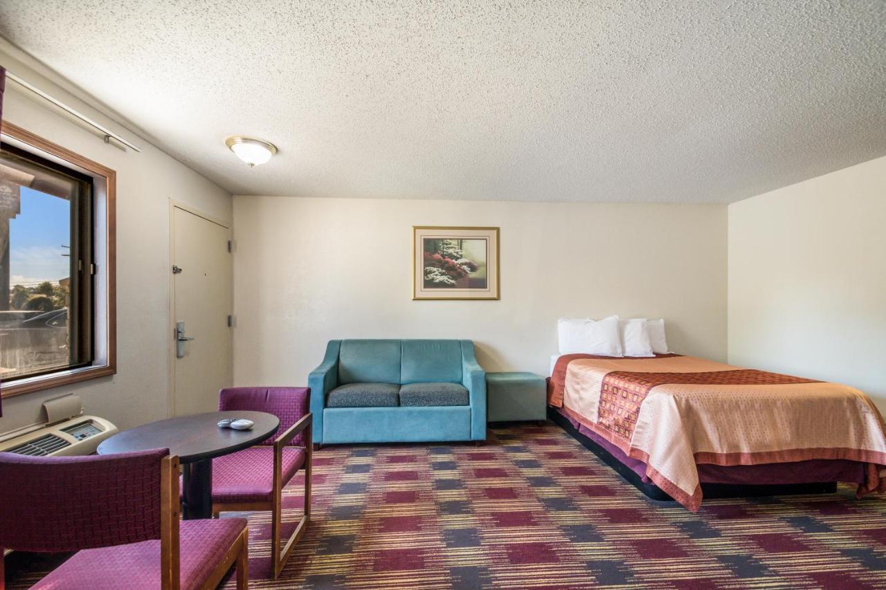 Americas Best Value Inn & Suites Harrisonville Exterior foto