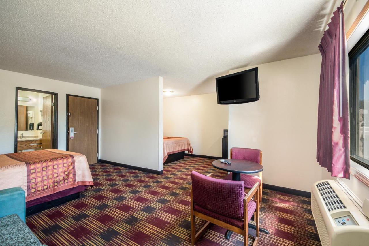Americas Best Value Inn & Suites Harrisonville Exterior foto