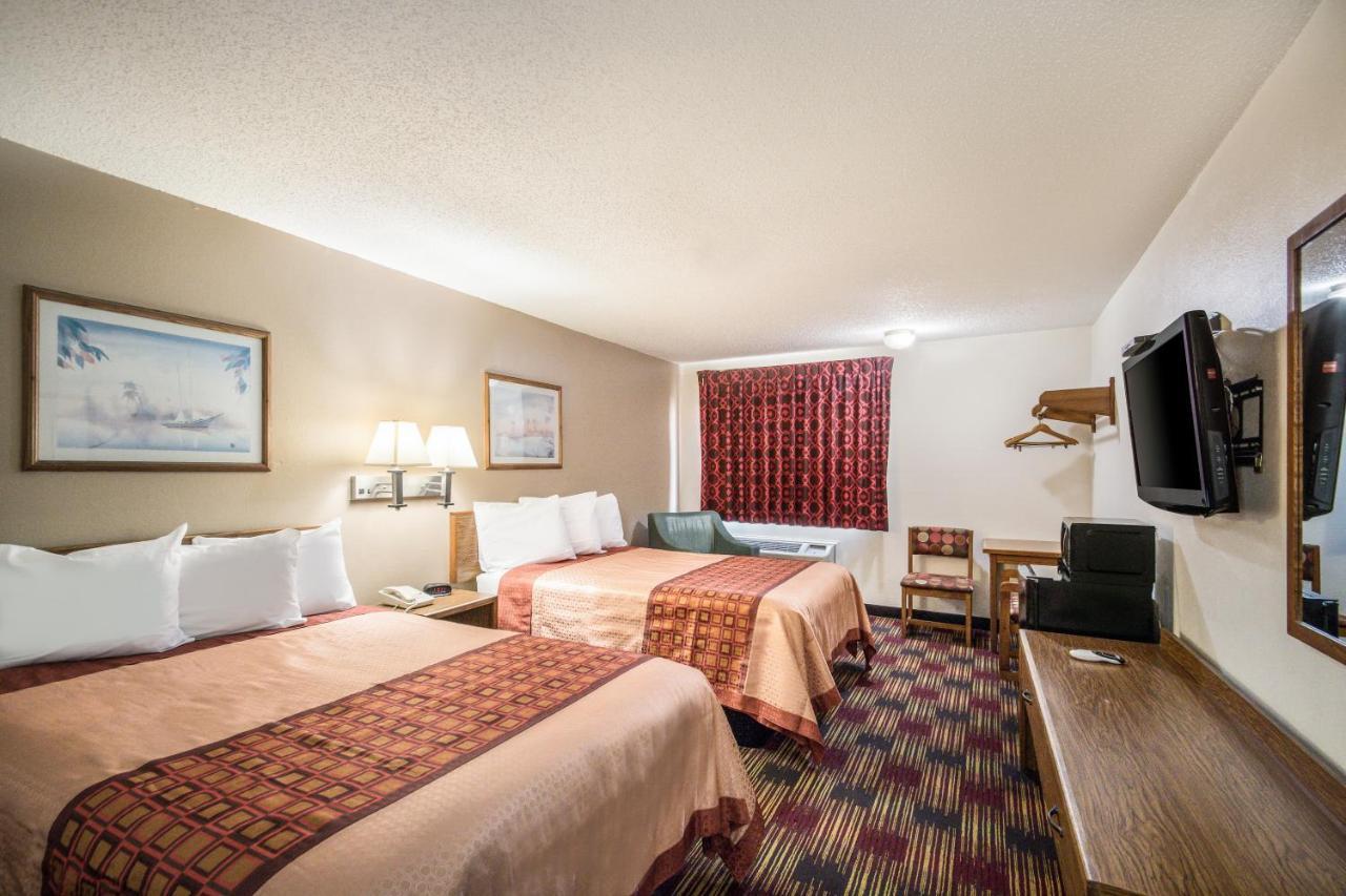 Americas Best Value Inn & Suites Harrisonville Exterior foto