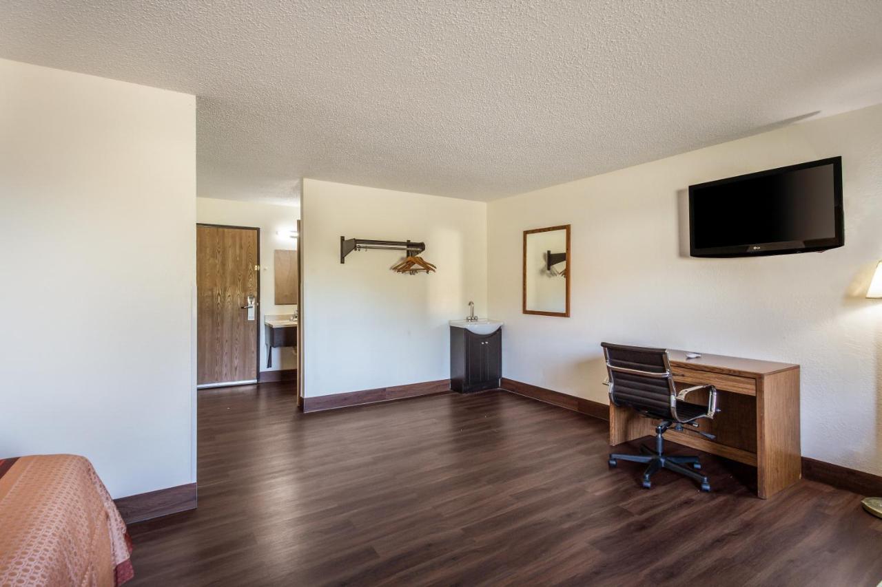 Americas Best Value Inn & Suites Harrisonville Exterior foto