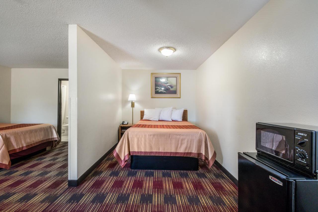 Americas Best Value Inn & Suites Harrisonville Exterior foto
